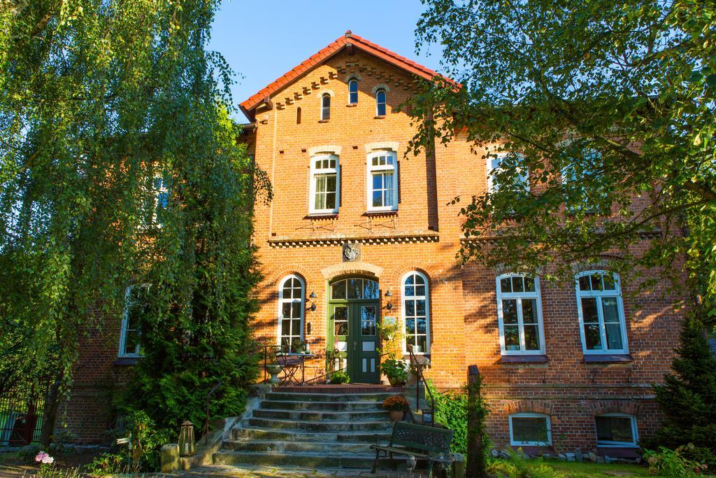 Gutshaus Zietlitz Hotel Dobbin-Linstow Exterior photo